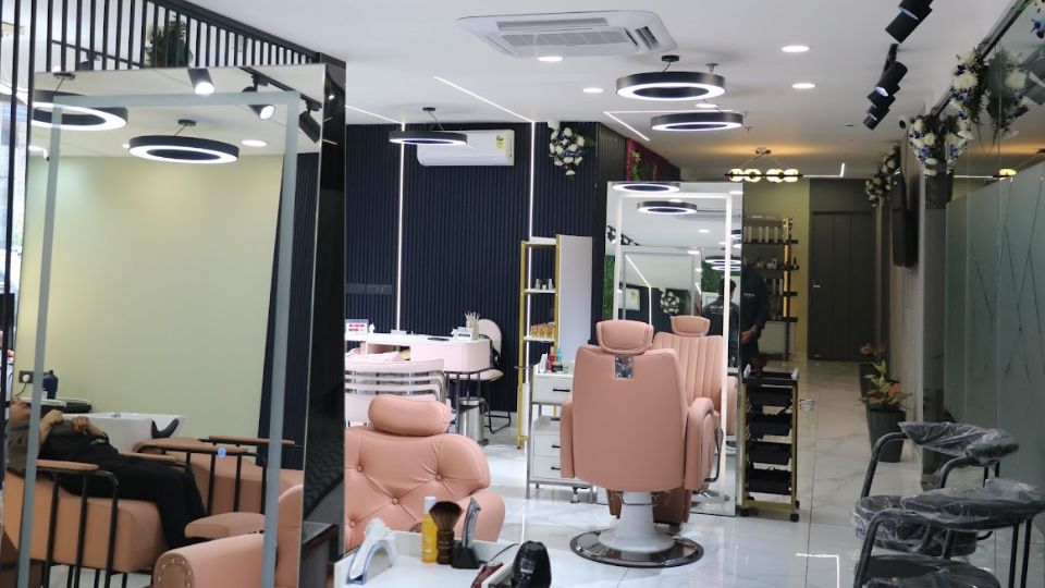 Salon work at Hair Raiserz Luxe
